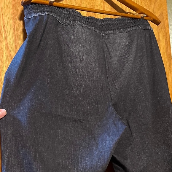 Lucy Black Jogger Pants - Picture 11 of 12